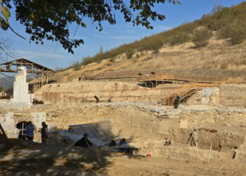 Ανακαλύφθηκε κορμός αγάλματος του Ηρακλή σε αρχαία πόλη συνδεδεμένη με τον Μέγα Αλέξανδρο