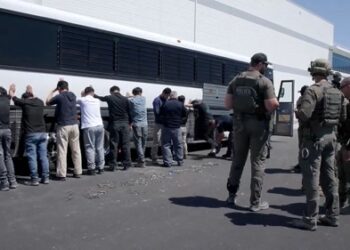 Στο αεροδρόμιο οι Νοτιοκορεάτες της Hyundai – Ένας αποδέχτηκε τους όρους Τραμπ