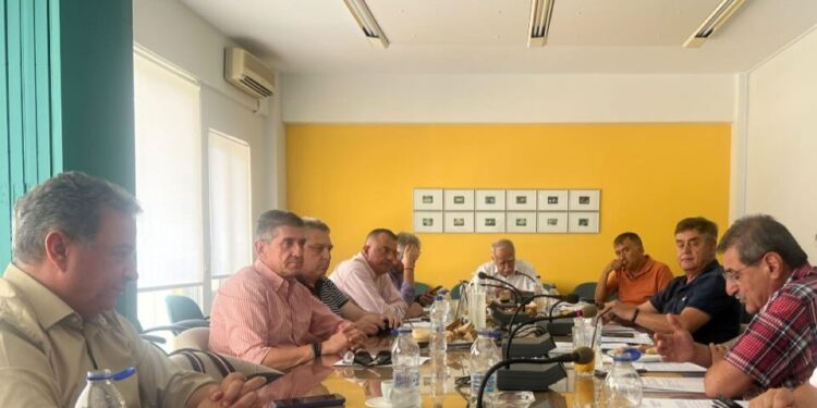 Συνεδρίασε η ΠΕΔ Δυτικής Ελλάδας – Στο επίκεντρο καταστροφικές πυρκαγιές και ετήσιο συνέδριο ΚΕΔΕ