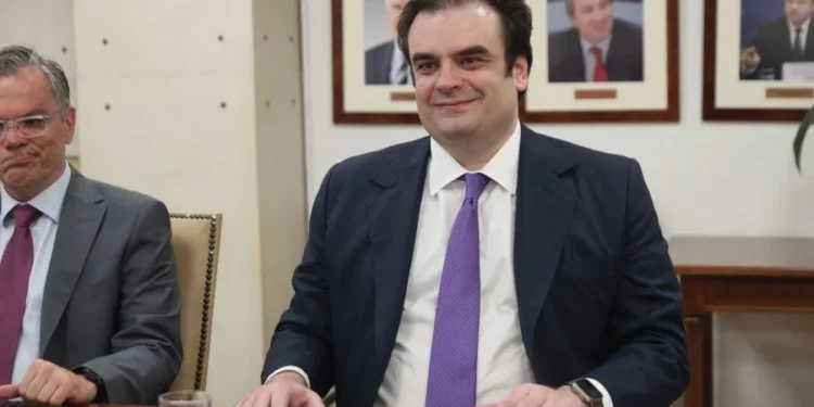 Μηδενικός φόρος για εισόδημα έως 20.000 ευρώ σε πολύτεκνους μισθωτούς και ελεύθερους επαγγελματίες