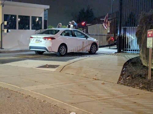 Συναγερμός στο Πίτσμπουργκ: Αυτοκίνητο έπεσε στην είσοδο του FBI