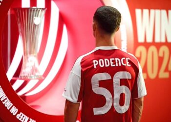 Ο Ποντένσε στους «ερυθρόλευκους»: Εικόνες από την επίσκεψή του στο μουσείο