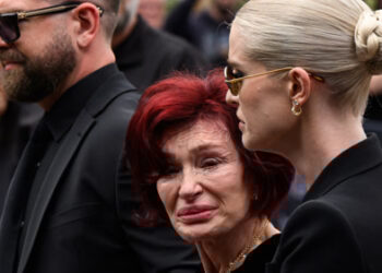 Συντετριμμένη Σάρον Όζμπορν μοιράζεται τη θλίψη της μετά τον θάνατο του Όζι Όζμπορν