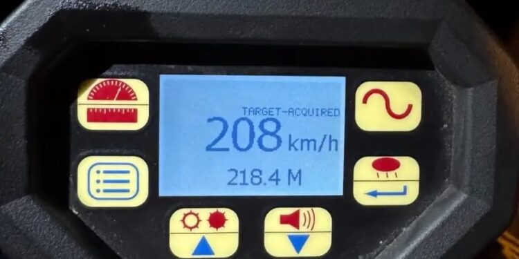 Αττική: Συνελήφθη 42χρονος οδηγός αυτοκινήτου που έτρεχε με 208 χλμ/ώρα στην Αθηνών – Λαμίας