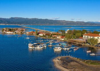 Ιστιοφόρο με Νορβηγούς προσάραξε στην Τουρλίδα