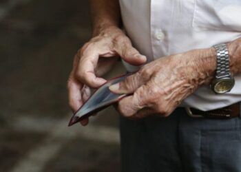 Συντάξεις Οκτωβρίου: Οι τελικές ημερομηνίες πληρωμής – Πότε πάνε ταμείο οι δικαιούχοι