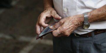 Συντάξεις Οκτωβρίου: Οι τελικές ημερομηνίες πληρωμής – Πότε πάνε ταμείο οι δικαιούχοι