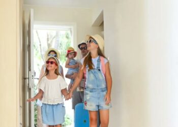 ΕΛΣΤΑΤ: Αύξηση τουριστικών αφίξεων και διανυκτερεύσεων τον Ιούλιο