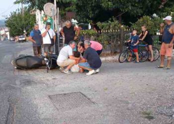 Τροχαίο ατύχημα στο Ξηροπήγαδο Ναυπάκτου – Σύγκρουση δικύκλου με τρακτέρ