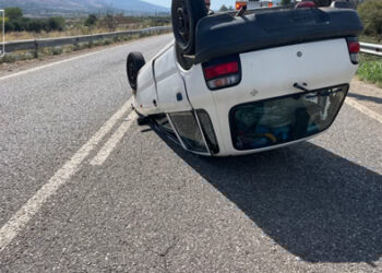 Αμφιλοχία: Ανατροπή ΙΧ – Σώα η γυναίκα οδηγός