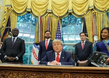 Ο Ντόναλντ Τραμπ χαρακτηρίζει το «Antifa» τρομοκρατική οργάνωση και ζητά αυστηρές έρευνες