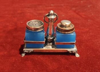 Η «ΔΙΕΞΟΔΟΣ» στην αγκαλιά των φίλων της