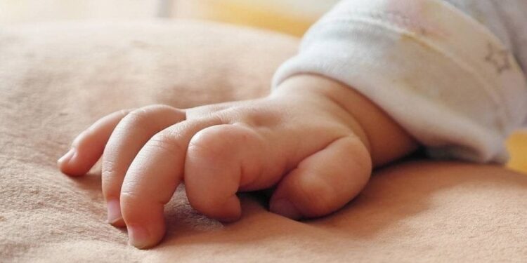 Πάτρα: «Ο γιος μου ήταν οξύθυμος αλλά όχι βίαιος» λέει η γιαγιά του 2,5 μηνών βρέφους