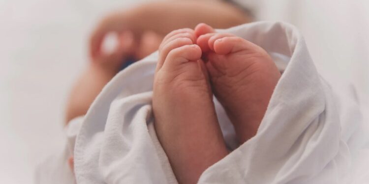 Πάτρα: Νέα υπόθεση θανάτου βρέφους 2,5 μηνών. Εμφανή σημάδια κακοποίησης. Ο ιατροδικαστής αναφέρθηκε σε παθολογικά αίτια