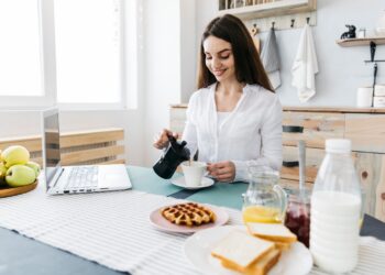 Γυναίκα που έχασε πάνω από 70 κιλά αποκαλύπτει: «Αυτές είναι οι 4 πρωινές συνήθειες που με βοήθησαν στην απώλεια βάρους»