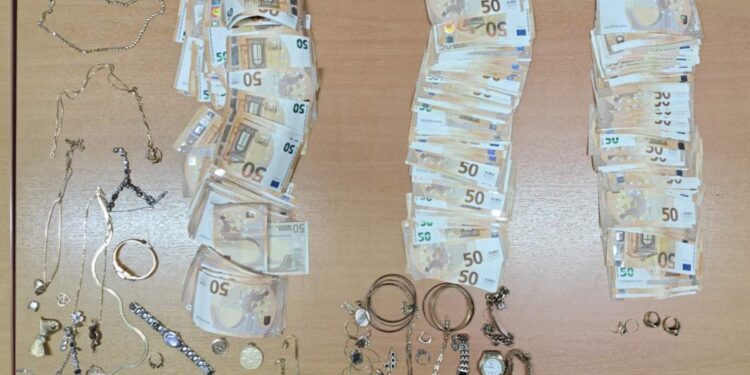 Αποδομήθηκε εγκληματική ομάδα – Διέπρατταν απάτες προσποιούμενοι τους λογιστές