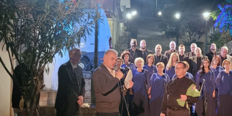 Καταχειροκροτήθηκε η Χορωδία του Δήμου Ιεράς Πόλεως Μεσολογγίου στο Χορωδιακό Φεστιβάλ Άμφισσας