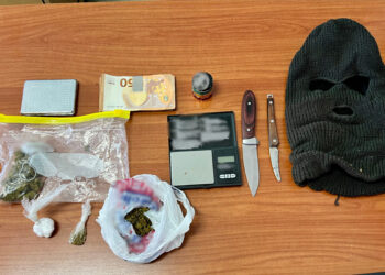 Μεσολόγγι: Πιάστηκε με ναρκωτικά και μαχαίρια (ΦΩΤΟ)