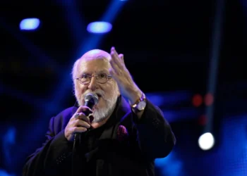 Πέθανε ο Διονύσης Σαββόπουλος – H Ελλάδα θρηνεί τον μέγιστο τραγουδοποιό