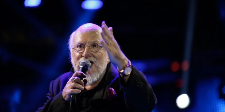 Πέθανε ο Διονύσης Σαββόπουλος – H Ελλάδα θρηνεί τον μέγιστο τραγουδοποιό