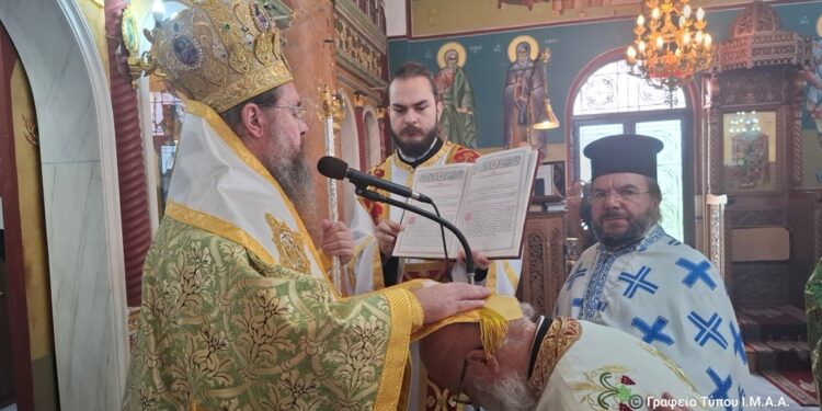 Βάλτος: Ο Μητροπολίτης απένειμε στον π. Ανδρέα το οφφίκιο του Οικονόμου