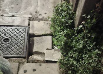 Αγρίνιο: Πεζοδόμια παγίδες για τους περαστικούς