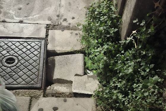 Αγρίνιο: Πεζοδόμια παγίδες για τους περαστικούς