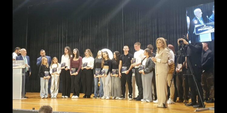 Αγρίνιο: Εκδήλωση Χ. Σταρακά «Τιμούμε τους Πρωταθλητές μας» – Κατάμεστο το Παπαστράτειο (ΦΩΤΟ)