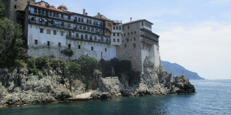 Θεσσαλονίκη: 44χρονος κατηγορείται ότι τα έβαλε με ηγούμενο του Αγίου Όρουςπροτρέποντας σε βίαιες πράξεις