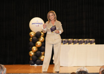 Ξεχείλισε από τα νιάτα και πρωταθλητές της Αιτωλοακαρνανίας το κατάμεστο Παπαστράτειο στην εκδήλωση της Χριστίνας Σταρακά