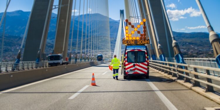 Κυκλοφοριακές ρυθμίσεις στη Γέφυρα Ρίου-Αντιρρίου για εργασίες συντήρησης σε μεγάλο ύψος στον πυλώνα Μ1 (Ρίο) με συμμετοχή αλπινιστών.