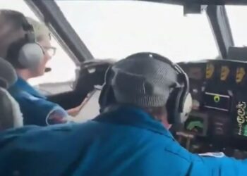 Απίστευτο βίντεο: Αεροπλάνο διαπερνά τον τυφώνα Μελίσα – Οι πιλότοι παραμένουν ατάραχοι