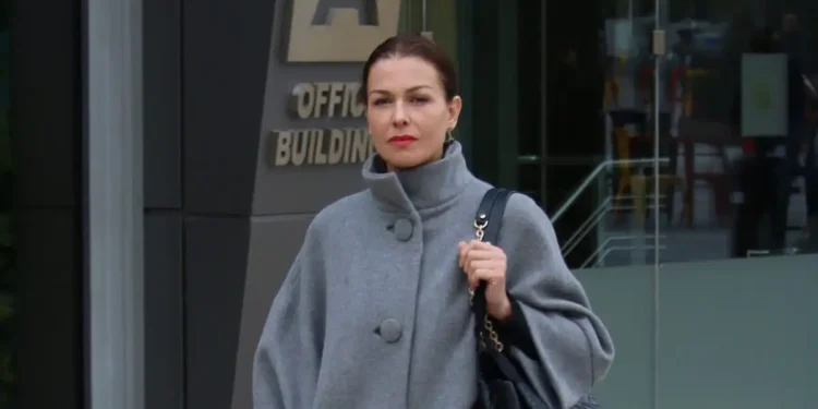 Η Τζίνα Αλιμόνου και ο σύντροφός της στο αστυνομικό τμήμα για περιστατικό ενδοοικογενειακής βίας