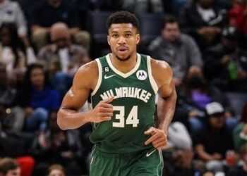 Γιάννης Αντετοκούνμπο: Επιστροφή με double-double στους Μπακς (vids)