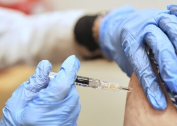 Διαθέσιμο για πρώτη φορά το ρινικό εμβόλιο για παιδιά. Αρχή για τον αντιγριπικό εμβολιασμό