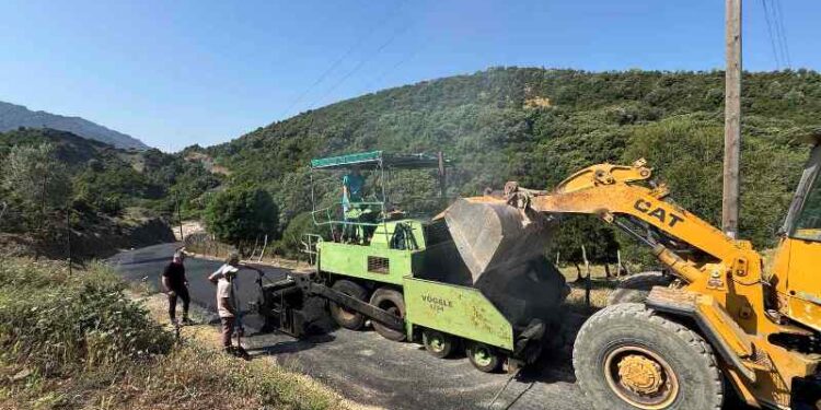 Ολοκληρώθηκε από τον Δήμο Αμφιλοχίας το έργο ασφαλτόστρωσης αγροτικού δρόμου μήκους 4 χλμ στην Τοπική Κοινότητα Πετρώνας