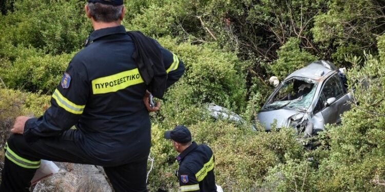 Ευρυτανία: Νεκρός 40χρονος μετά από πτώση αυτοκινήτου σε γκρεμό