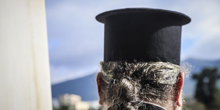 Ρόδος: Στις 13 Οκτωβρίου η δίκη του ιερέα που κατηγορείται ότι άλειψε γυμνό τουρίστα με λάδι