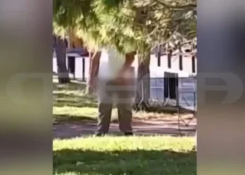 Θεσσαλονίκη: Επιδειξίας παρενόχλησε νεαρή μπροστά σε σχολείο – «Κατάλαβα ότι κατέβασε το φερμουάρ»