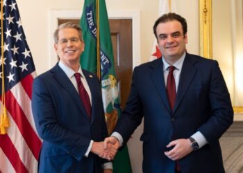 Συνάντηση Πιερρακάκη – Μπέσεντ στην Ουάσινγκτον με επίκεντρο την ενίσχυση των διατλαντικών εμπορικών σχέσεων