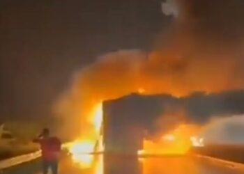 Ινδία: Λεωφορείο πήρε φωτιά μετά από σύγκρουση – Τουλάχιστον 25 νεκροί