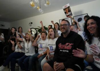 IDF: Παραλήφθηκαν από τον Ερυθρό Σταυρό οι 7 όμηροι – Επιστρέφουν σύντομα στο Ισραήλ