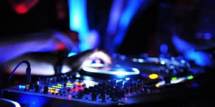 Παναιτώλιο: Σήκωσε… τη γειτονιά στο πόδι από τη μουσική και κατέληξε… στο Τμήμα