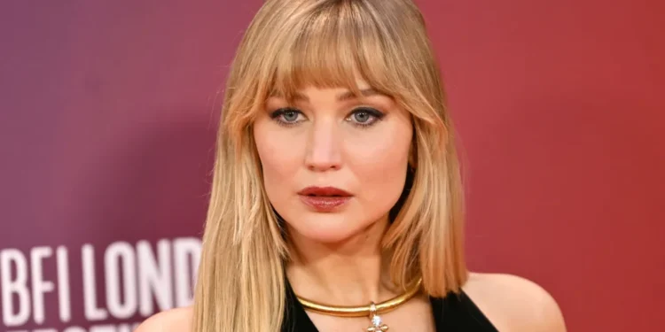 Η Τζένιφερ Λόρενς μιλά ανοιχτά για τις αισθητικές επεμβάσεις