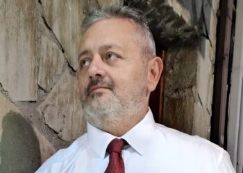 Το μετέωρο βήμα του Μητσοτάκη: Νόμος – πυρίτιδα ή επικοινωνιακό φιάσκο; Σύγκρουση με την κοινωνία ή παραδοχή πολιτικής απάτης;