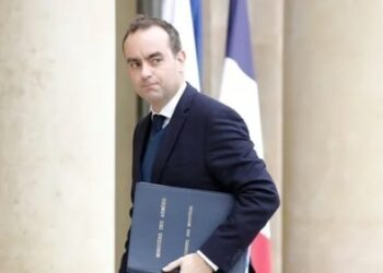 Γαλλία: Ο Λεκορνύ εγκαταλείπει την πρωθυπουργία – Η παραίτηση λίγες ώρες μετά την ανακοίνωση κυβέρνησης