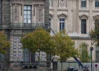 Η κλοπή του Λούβρου έγινε… διαφήμιση: «Μεταφέρουμε τους θησαυρούς σας γρήγορα και αθόρυβα»