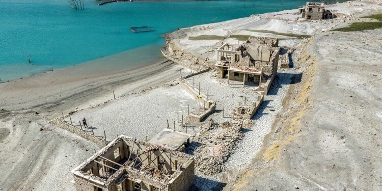 «Στα όριά του ο Μόρνος» – Ιστορικά χαμηλά αποθέματα νερού και συναγερμός για λειψυδρία