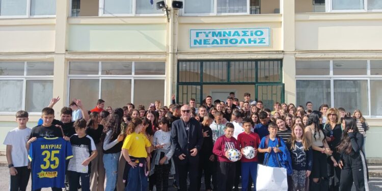 Ο Παναιτωλικός επισκέφθηκε το Γυμνάσιο Νεάπολης