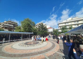 Παρέλαση – Αγρίνιο: Με νεανικά χαμόγελα, ενθουσιασμό και υπερηφάνεια γέμισε το κέντρο της πόλης για την εθνική επέτειο της 28ης Οκτωβρίου (ΒΙΝΤΕΟ)